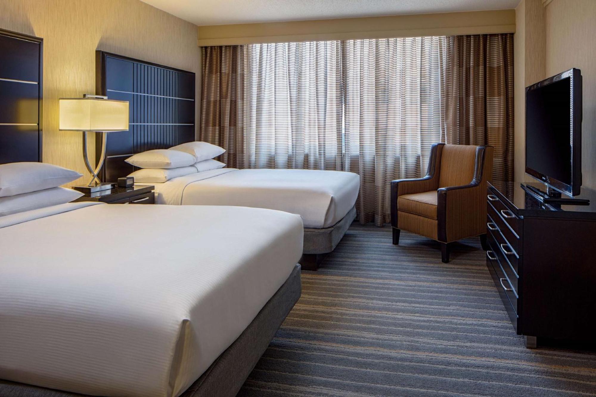 Doubletree Suites By Hilton Minneapolis Downtown Exterior foto